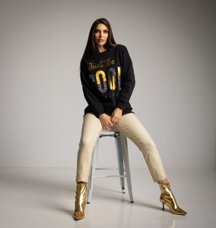polera negra de mujer